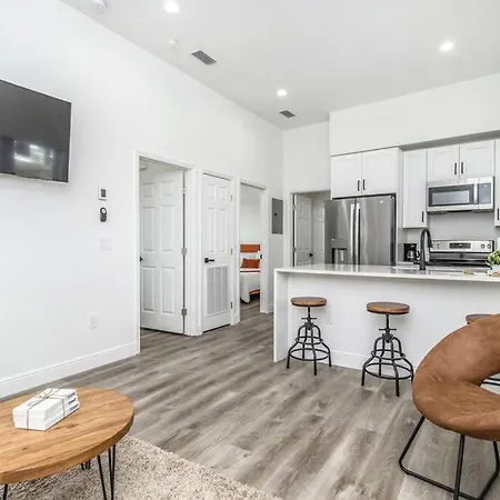 2Br Spacious House In Heart Of West Tampa
